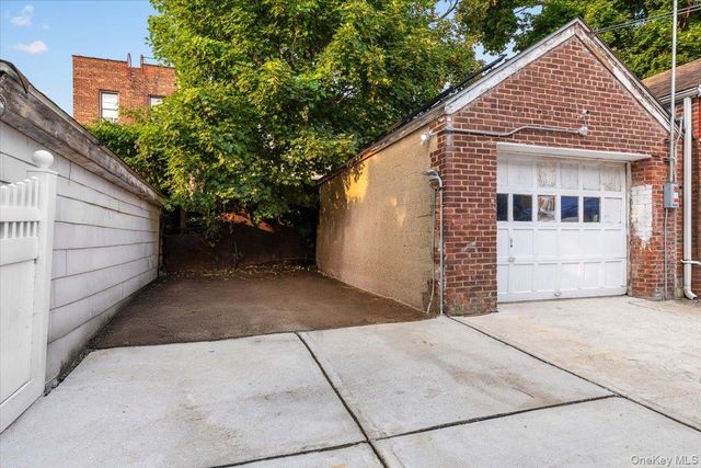 849 E 219th Street, Bronx, NY 10467