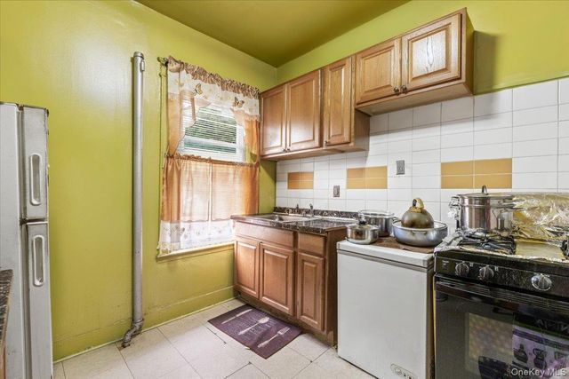 849 E 219th Street, Bronx, NY 10467