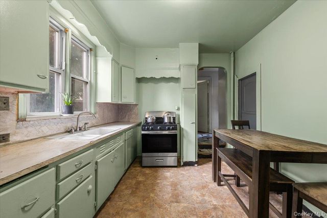 849 E 219th Street, Bronx, NY 10467