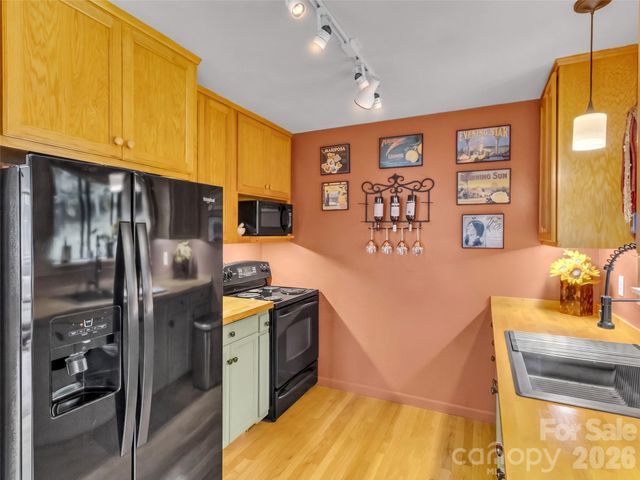 170 Wonderwood Lane, Clyde, NC 28721