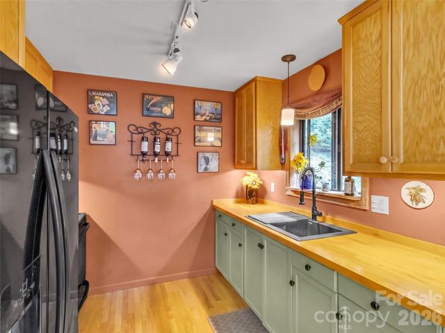 170 Wonderwood Lane, Clyde, NC 28721