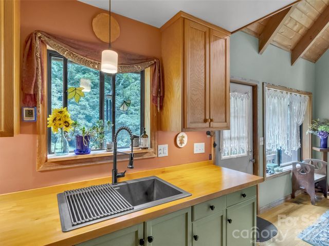 170 Wonderwood Lane, Clyde, NC 28721