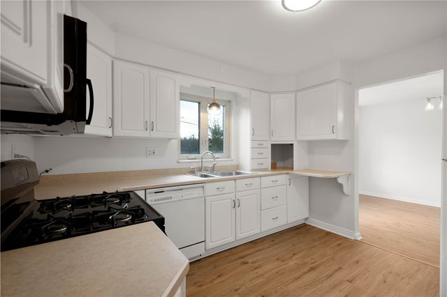 126 Woodhall Dr, Baldwin Boro, PA 15236