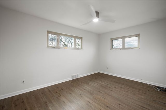 126 Woodhall Dr, Baldwin Boro, PA 15236