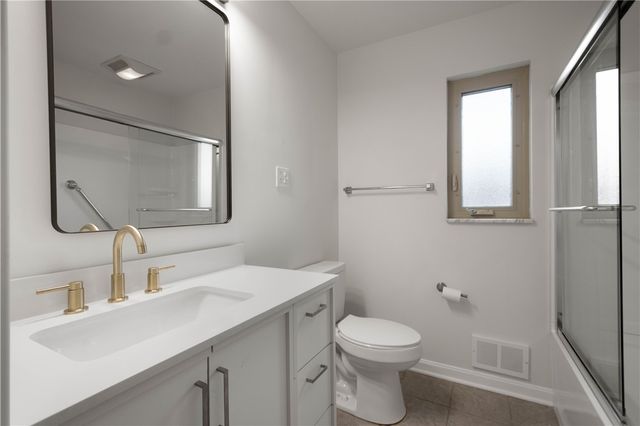 126 Woodhall Dr, Baldwin Boro, PA 15236