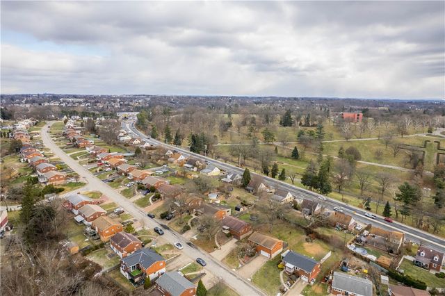 126 Woodhall Dr, Baldwin Boro, PA 15236