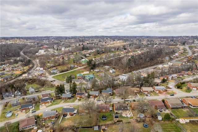 126 Woodhall Dr, Baldwin Boro, PA 15236