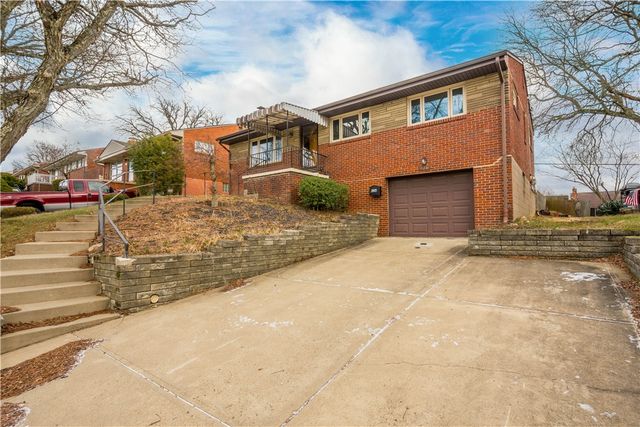 126 Woodhall Dr, Baldwin Boro, PA 15236