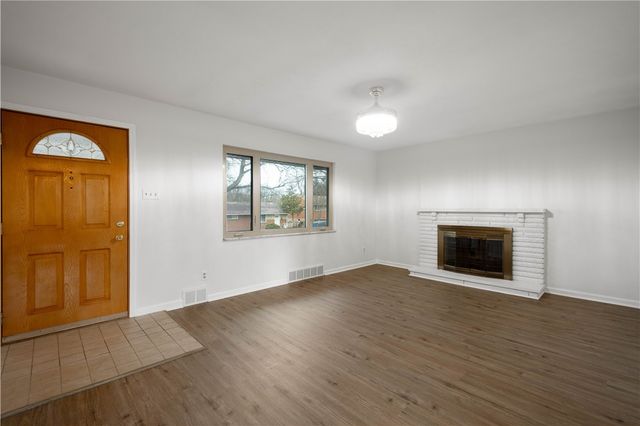 126 Woodhall Dr, Baldwin Boro, PA 15236