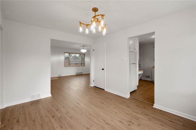 126 Woodhall Dr, Baldwin Boro, PA 15236