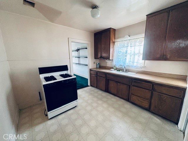 1038 N Azusa Avenue, Azusa, CA 91702