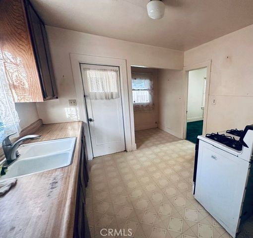1038 N Azusa Avenue, Azusa, CA 91702
