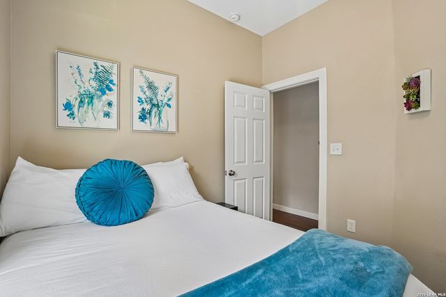 706 S OLIVE ST, San Antonio, TX 78203