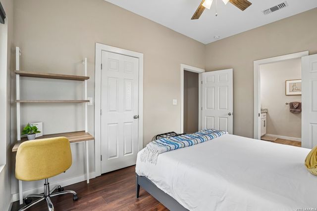 706 S OLIVE ST, San Antonio, TX 78203