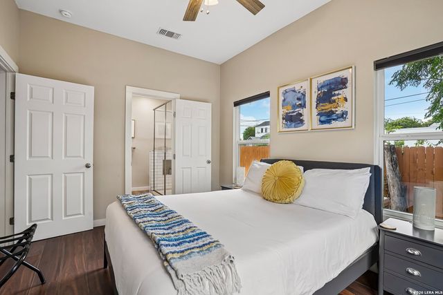 706 S OLIVE ST, San Antonio, TX 78203