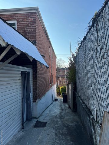 1461 E 233rd Street, Bronx, NY 10466