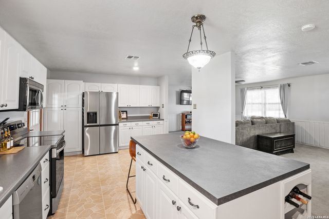 382 Windsong Lane, Fredericksburg, TX 78624