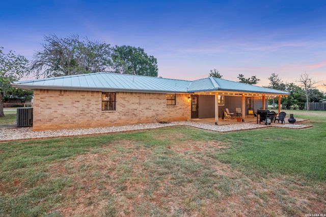 382 Windsong Lane, Fredericksburg, TX 78624