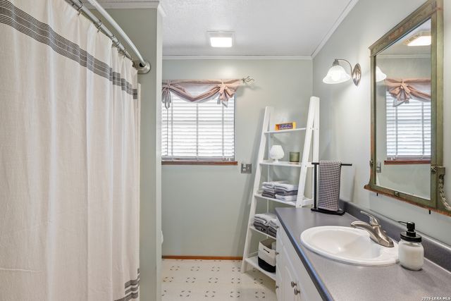 382 Windsong Lane, Fredericksburg, TX 78624