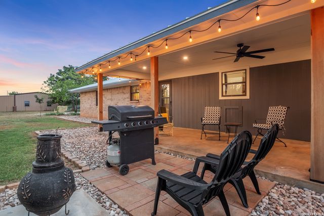 382 Windsong Lane, Fredericksburg, TX 78624