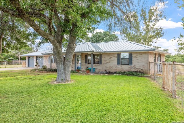 382 Windsong Lane, Fredericksburg, TX 78624