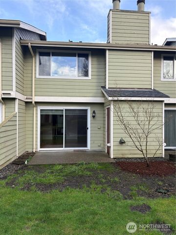 3935 NW Fairway Lane, Bremerton, WA 98312