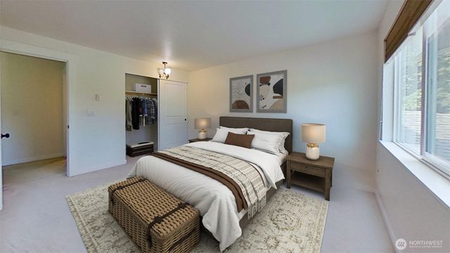 3935 NW Fairway Lane, Bremerton, WA 98312