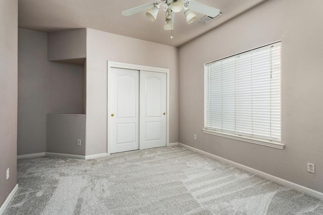 586 W Lindquist Street, Kingsburg, CA 93631