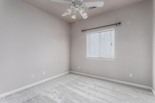 586 W Lindquist Street, Kingsburg, CA 93631