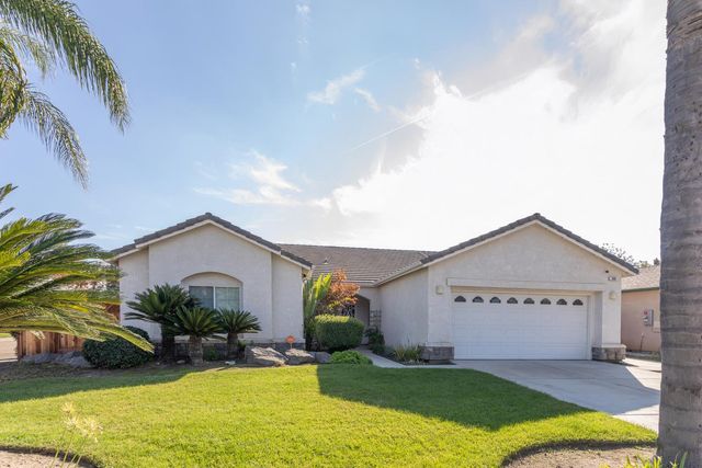 586 W Lindquist Street, Kingsburg, CA 93631