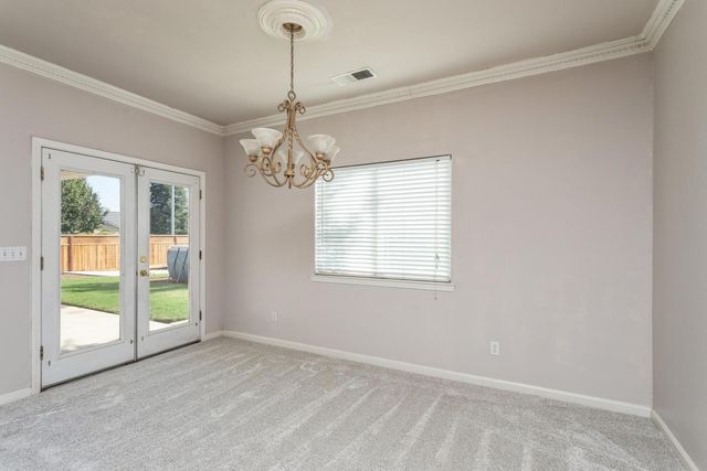 586 W Lindquist Street, Kingsburg, CA 93631