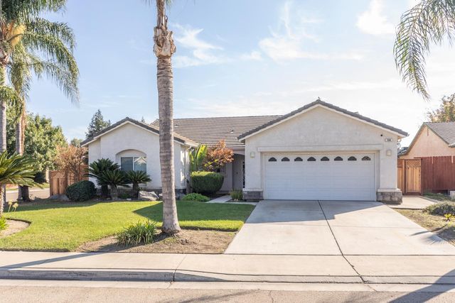 586 W Lindquist Street, Kingsburg, CA 93631
