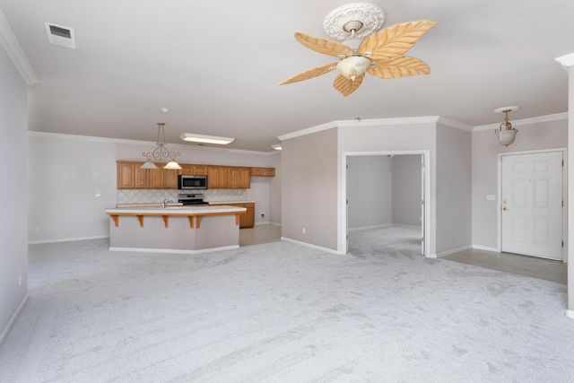 586 W Lindquist Street, Kingsburg, CA 93631