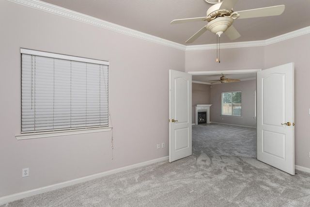 586 W Lindquist Street, Kingsburg, CA 93631