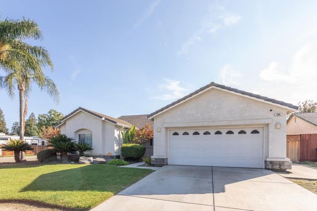 586 W Lindquist Street, Kingsburg, CA 93631