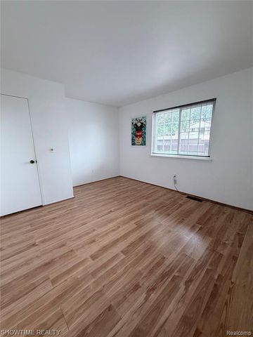 29117 Hayes Road 3, Warren, MI 48088