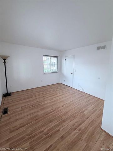 29117 Hayes Road 3, Warren, MI 48088