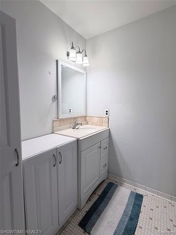 29117 Hayes Road 3, Warren, MI 48088