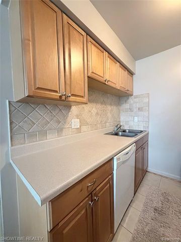 29117 Hayes Road 3, Warren, MI 48088
