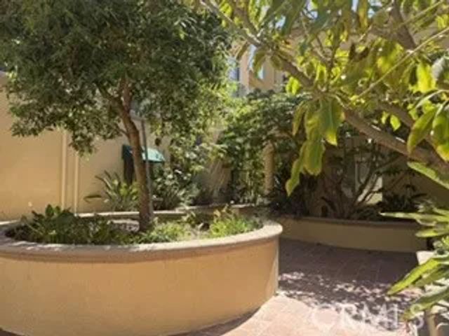 17809 Halsted, Northridge, CA 91325