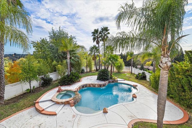 9624 Gray Fox Ct, Oakdale, CA 95361