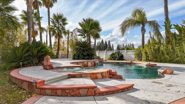 9624 Gray Fox Ct, Oakdale, CA 95361