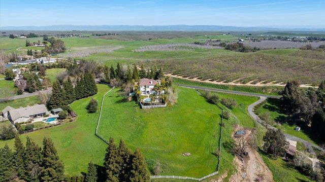 9624 Gray Fox Ct, Oakdale, CA 95361