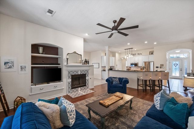 2305 Laura Elizabeth Trail, Mansfield, TX 76063