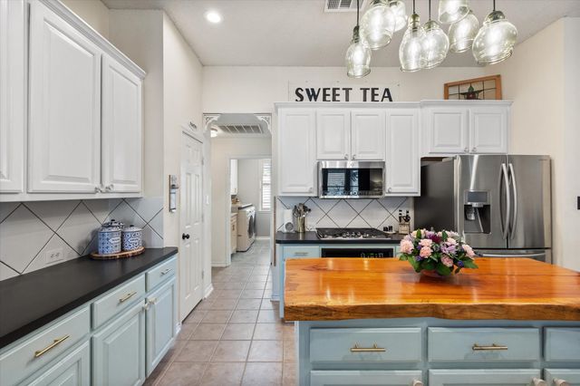 2305 Laura Elizabeth Trail, Mansfield, TX 76063