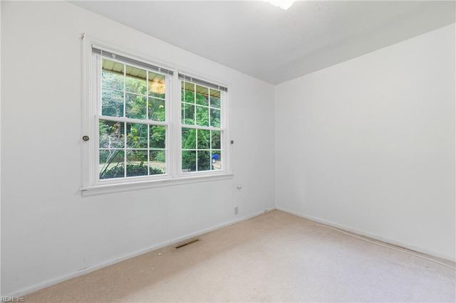 123 Kirby LN, Yorktown, VA 23693