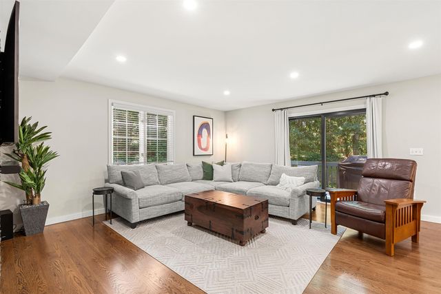 21 Foxglove Court, Nashua, NH 03062