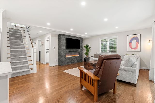 21 Foxglove Court, Nashua, NH 03062