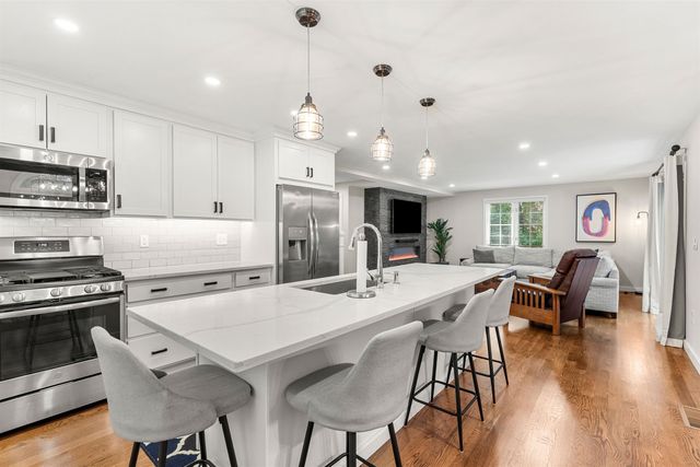 21 Foxglove Court, Nashua, NH 03062