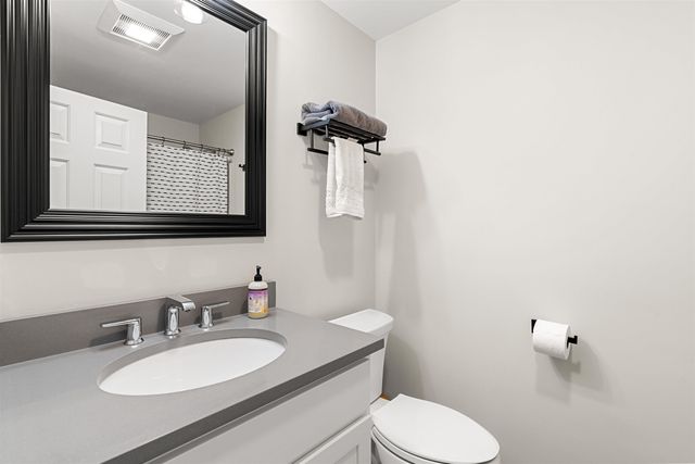 21 Foxglove Court, Nashua, NH 03062
